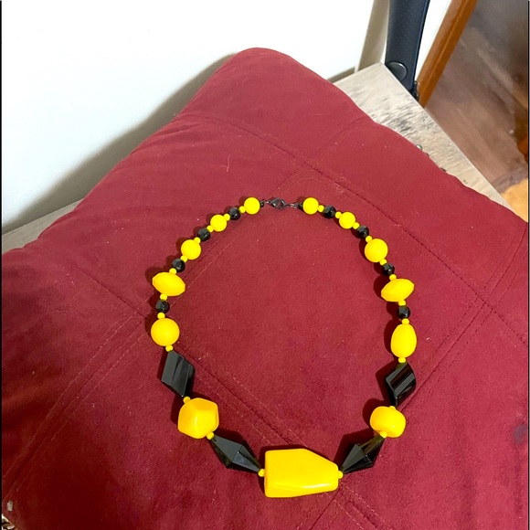 Chunky black and yellow necklace with matching earrings - Picture 3 of 4